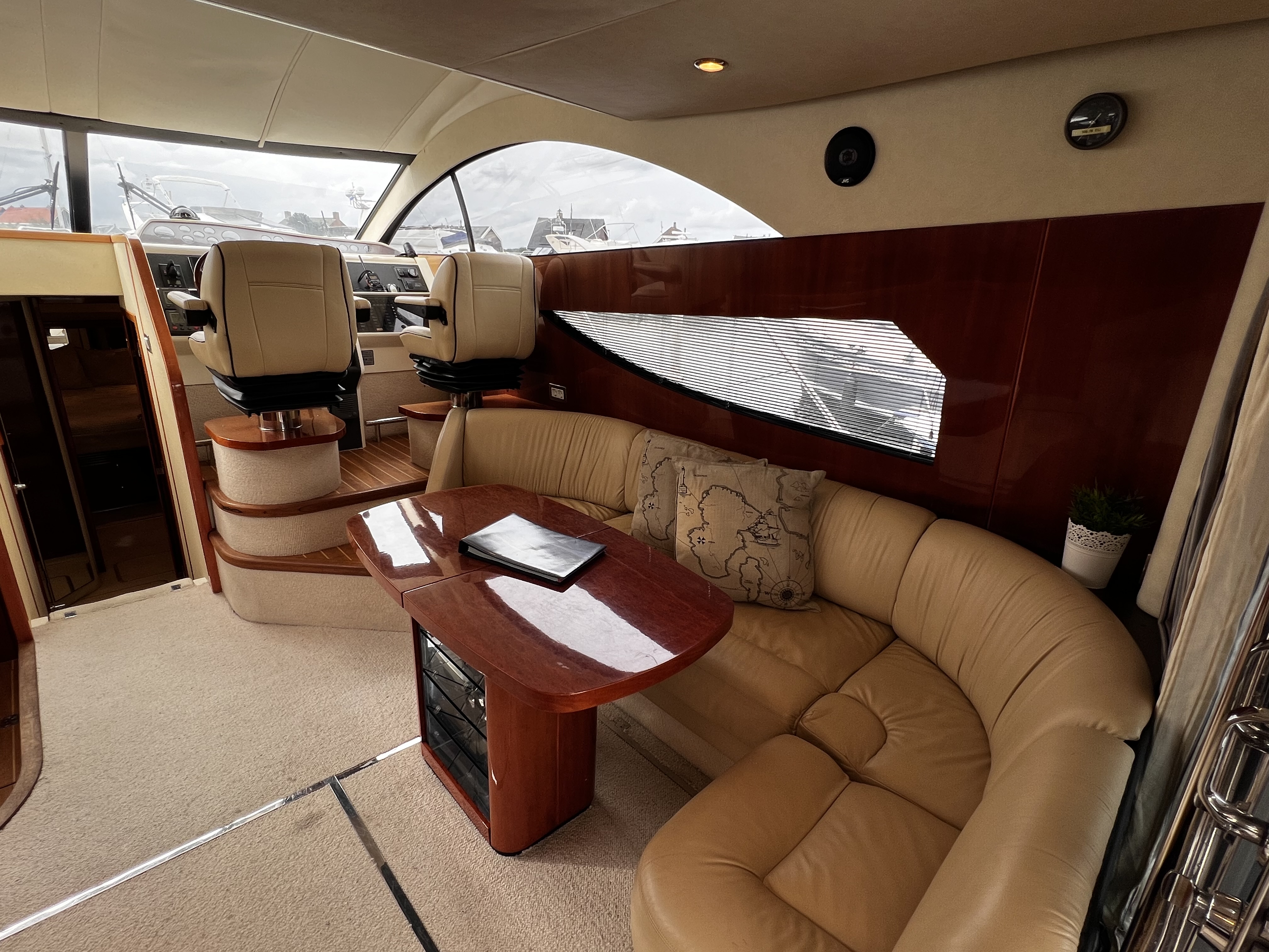 foto: 5 Fairline Phantom 46