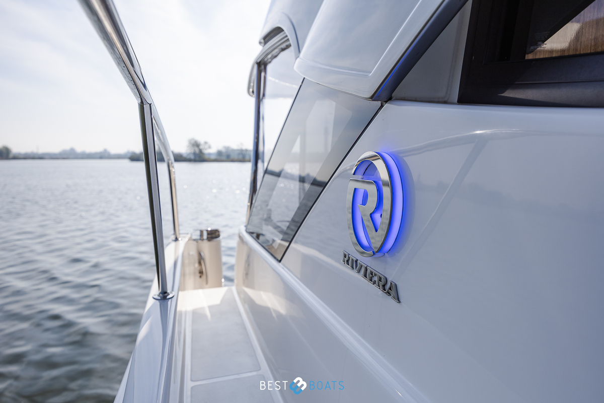 foto: 4 Riviera 4600 SPORT YACHT-PLATINUM EDITION