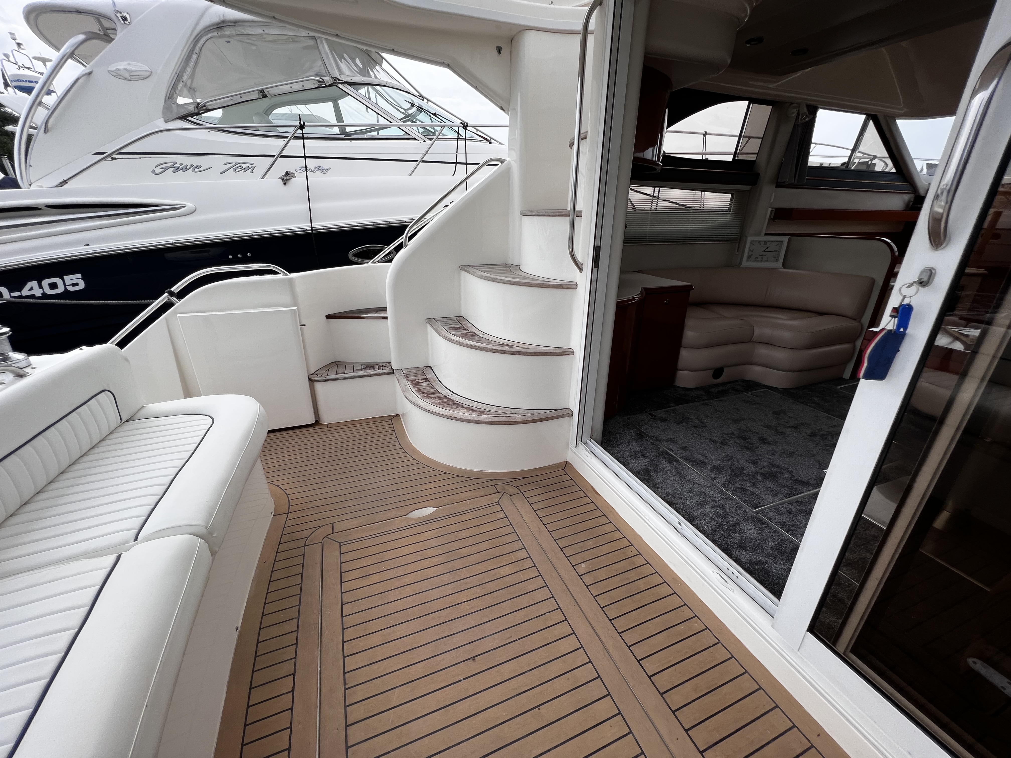 foto: 50 Fairline Phantom 42