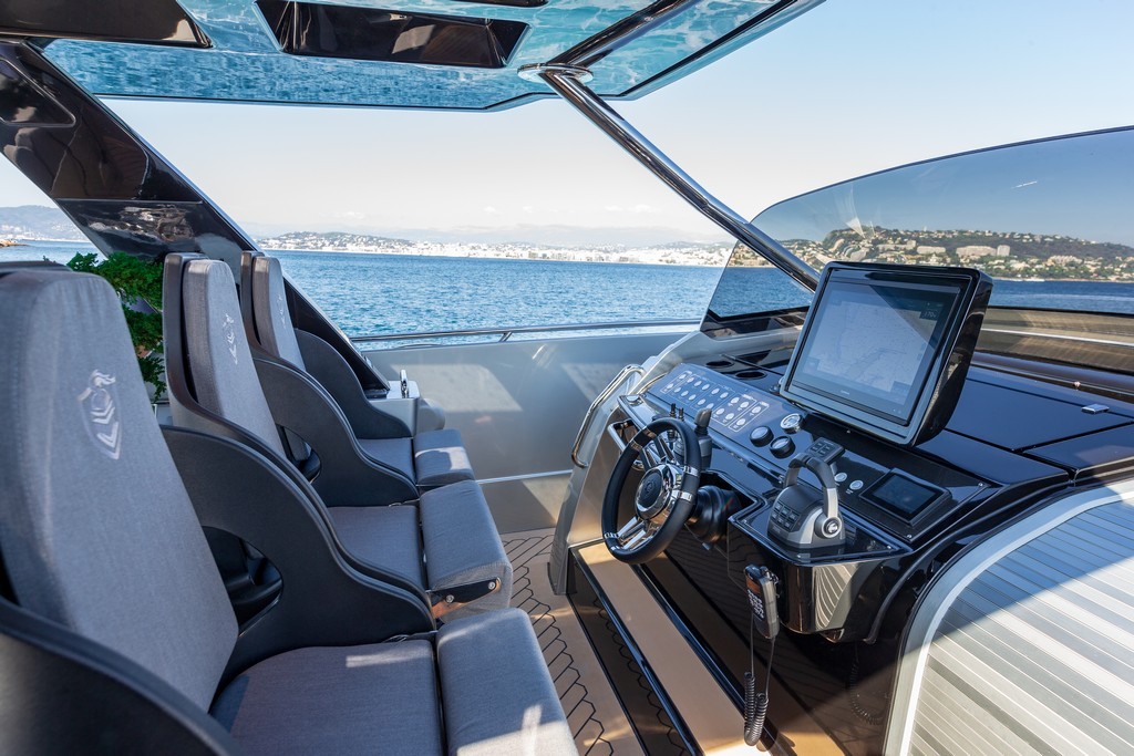 foto: 118 Canados Gladiator 493 Grand