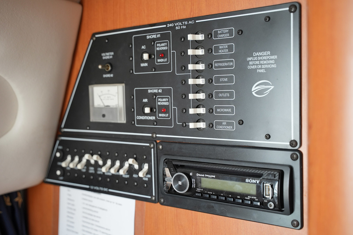 foto: 5 Crownline 315 SCR
