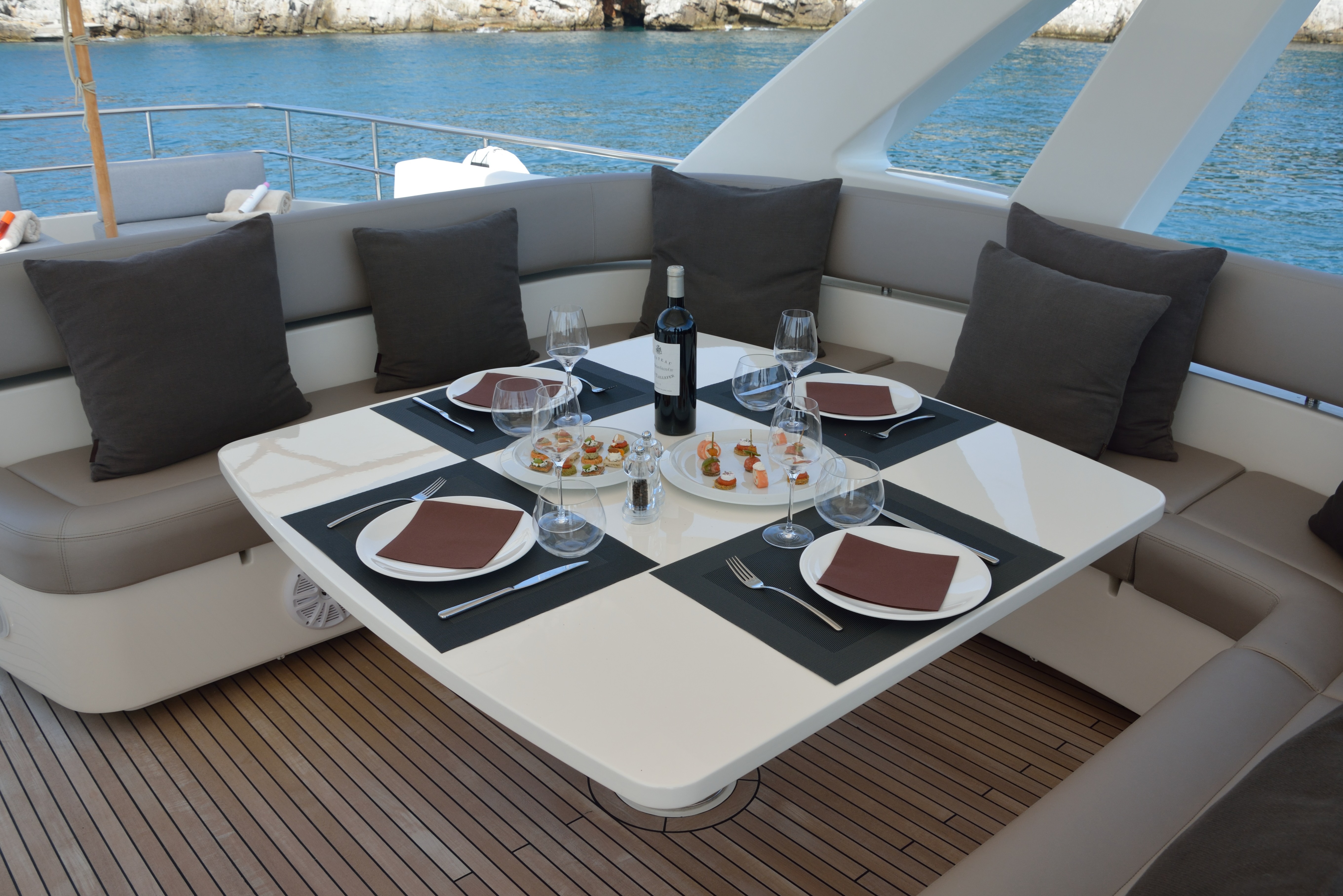 foto: 5 Ferretti 800 HT