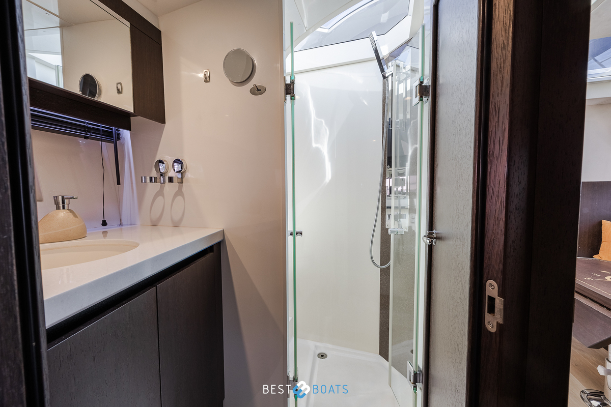 foto: 48 Galeon 385 HTS