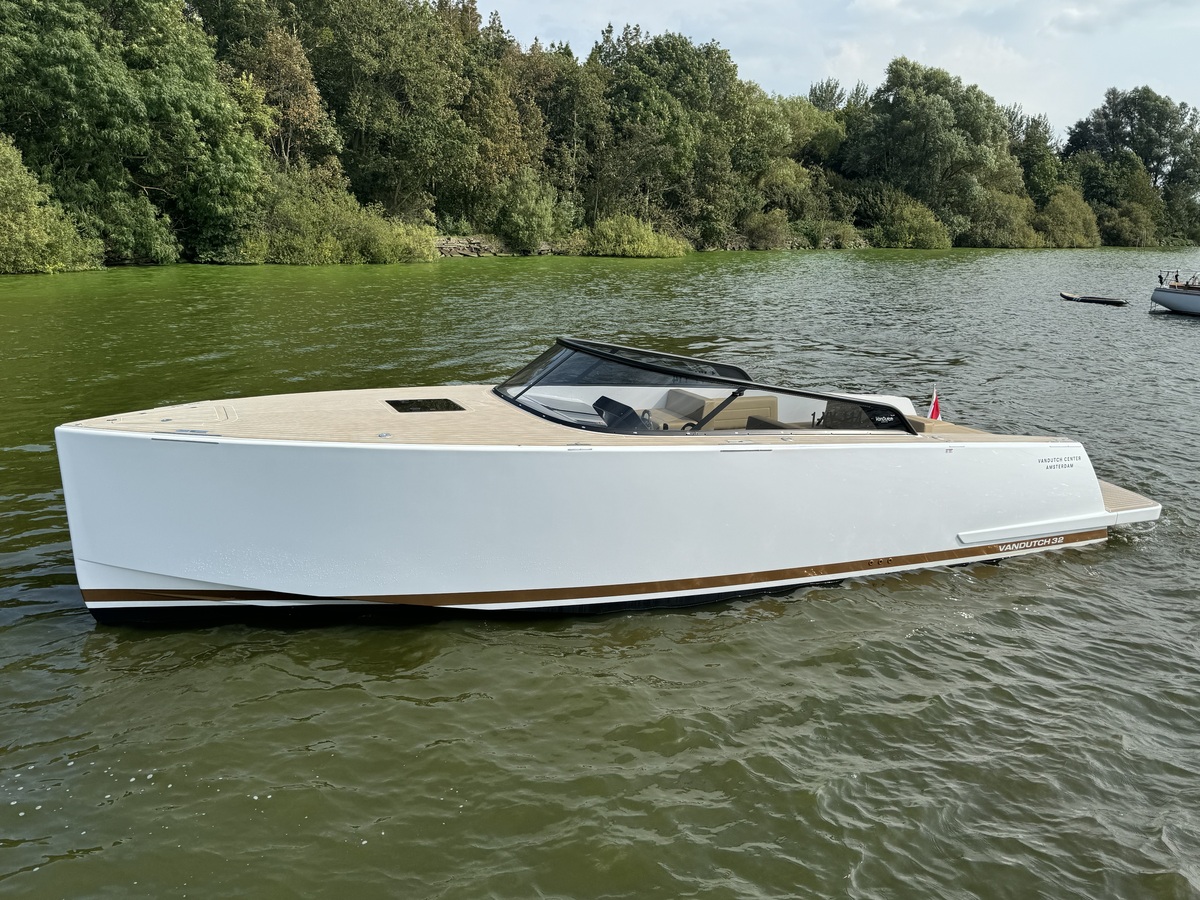 foto: 29 Vandutch 32 - Diesel