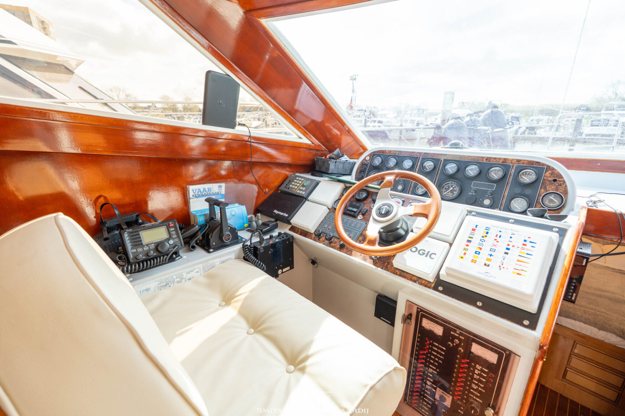 foto: 6 Astor Astor 37 Flybridge
