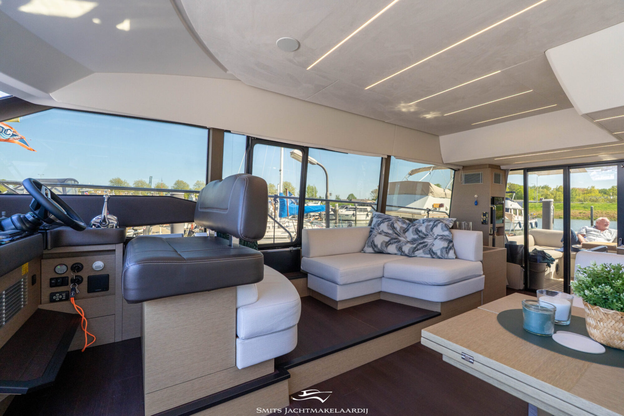 foto: 6 Prestige Prestige 590 Flybridge