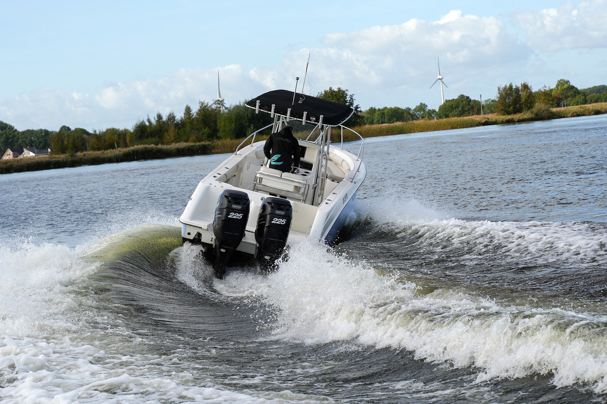 foto: 4 Boston Whaler 270 Outrage