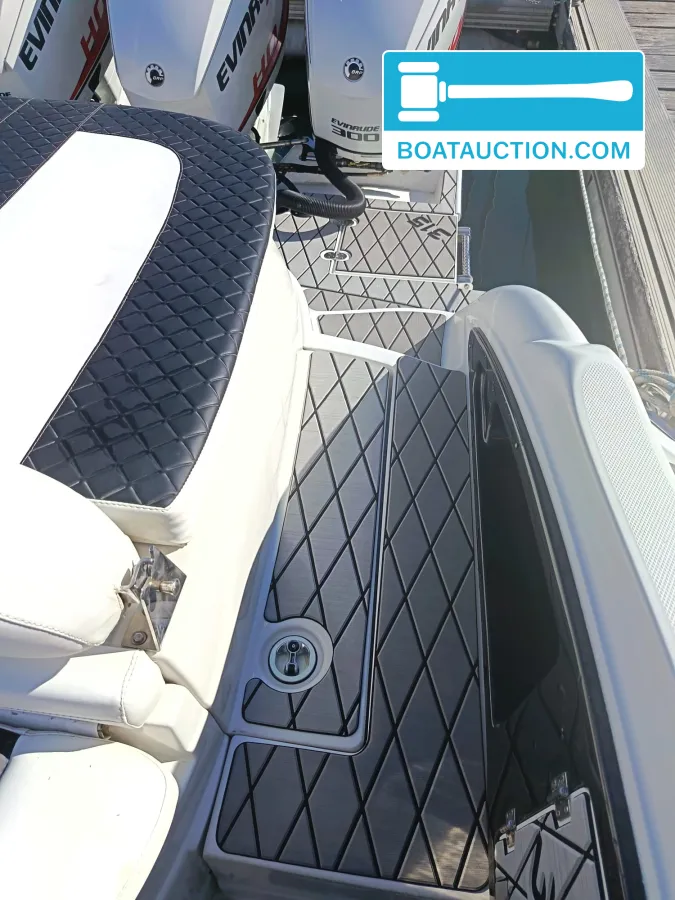 foto: 16 Crownline 315 SCR
