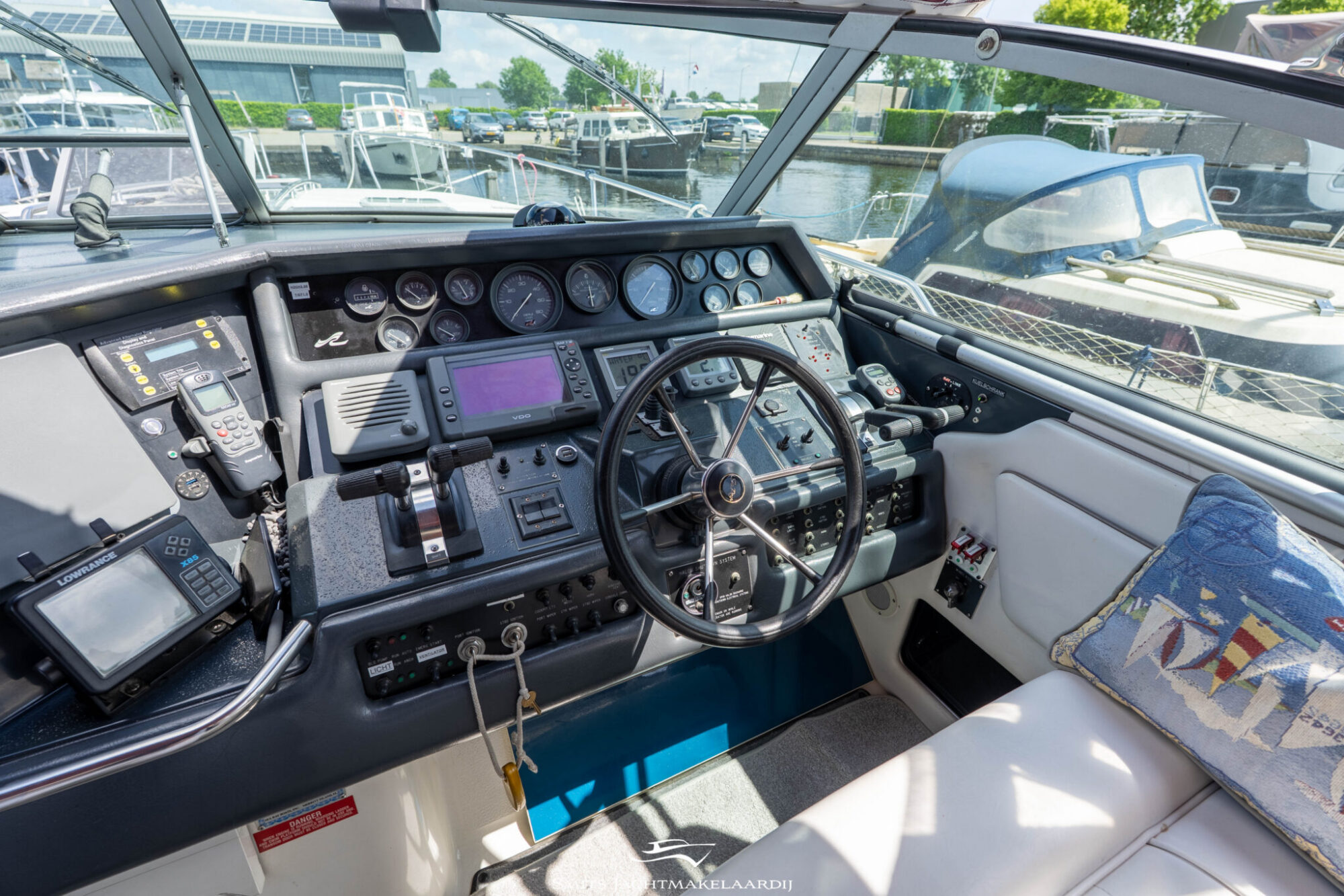 foto: 6 Sea Ray Sea Ray 370 Express Cruiser