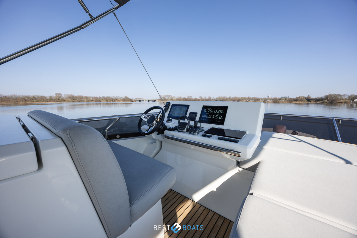 foto: 6 Prestige 520 FLY