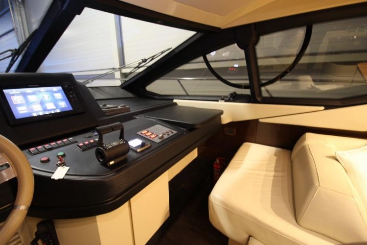 foto: 89 Azimut 60