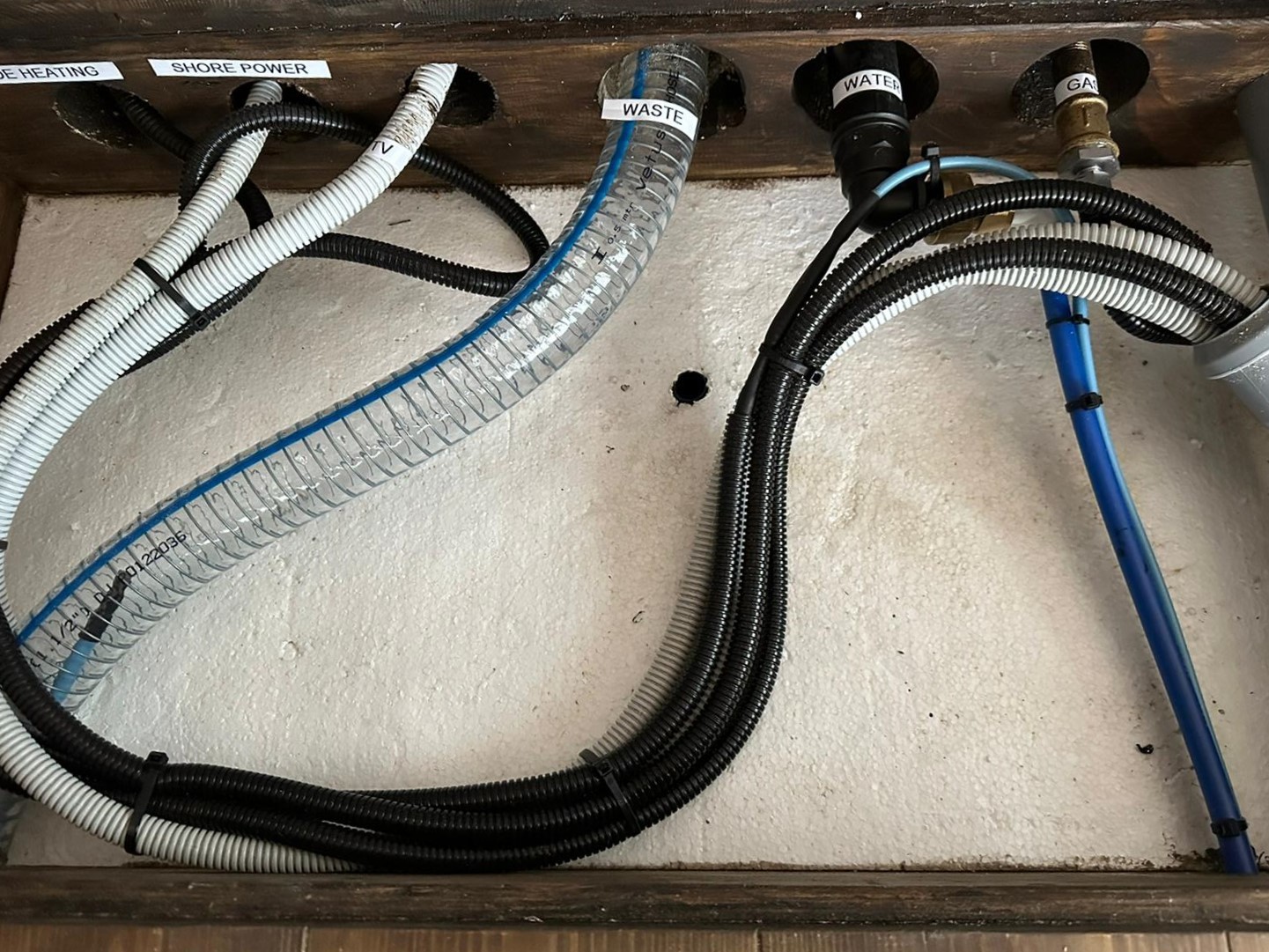 foto: 4 Nordic Season NS 43 Eco 45m2 Houseboat