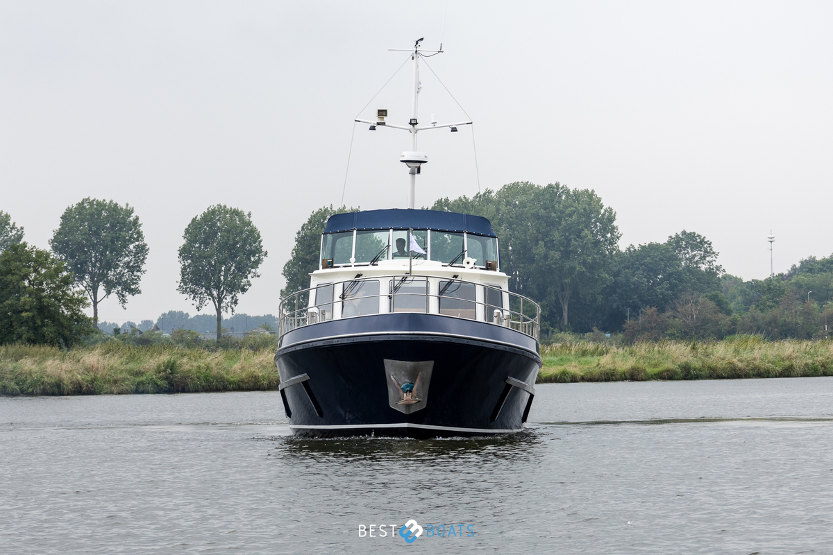 foto: 102 Tradewind 33