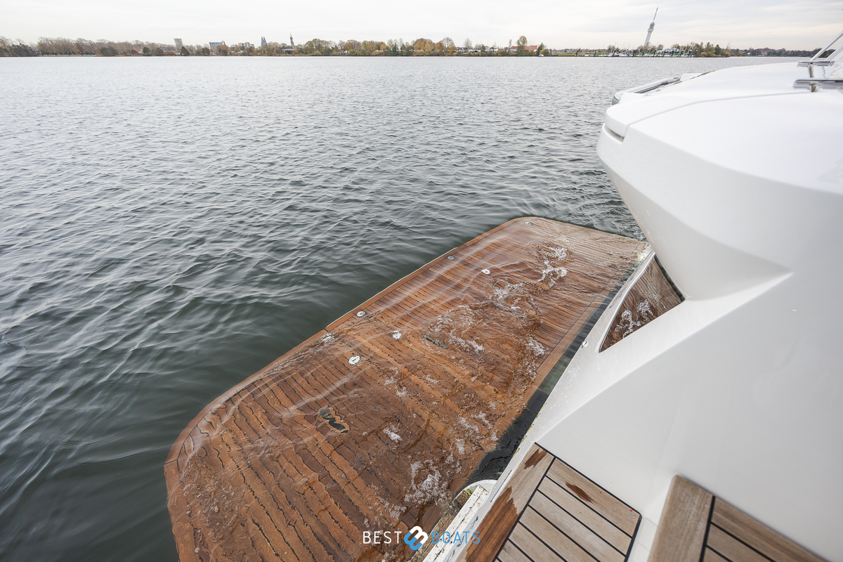 foto: 6 Absolute  Navetta 52