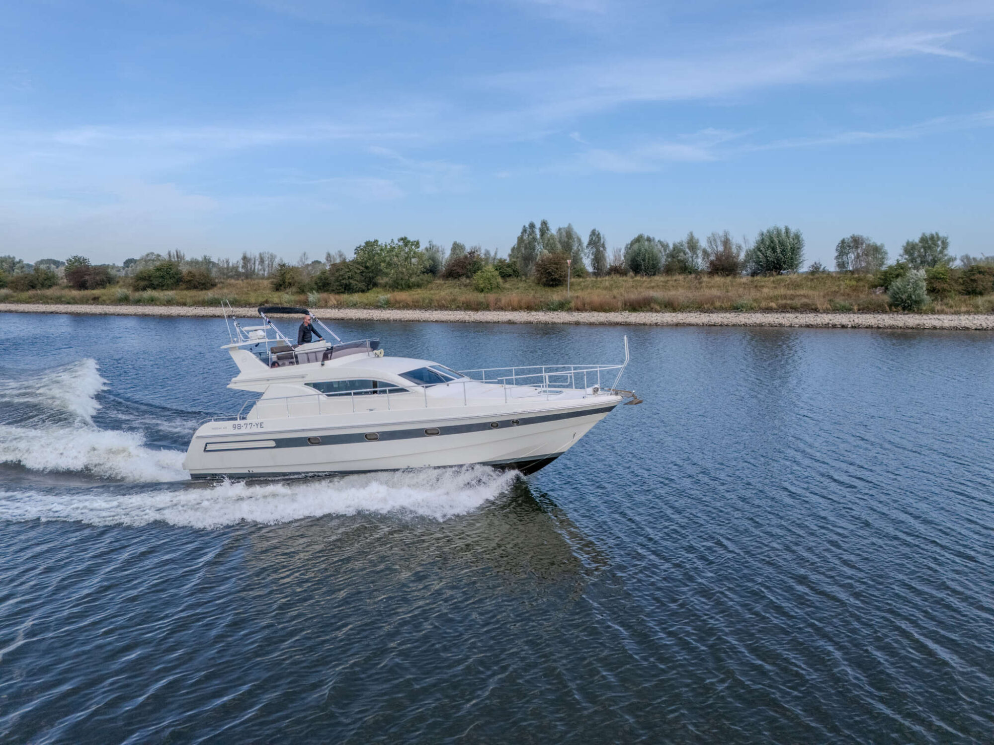 foto: 4 Mochi Craft Mochi Craft 43 Flybridge
