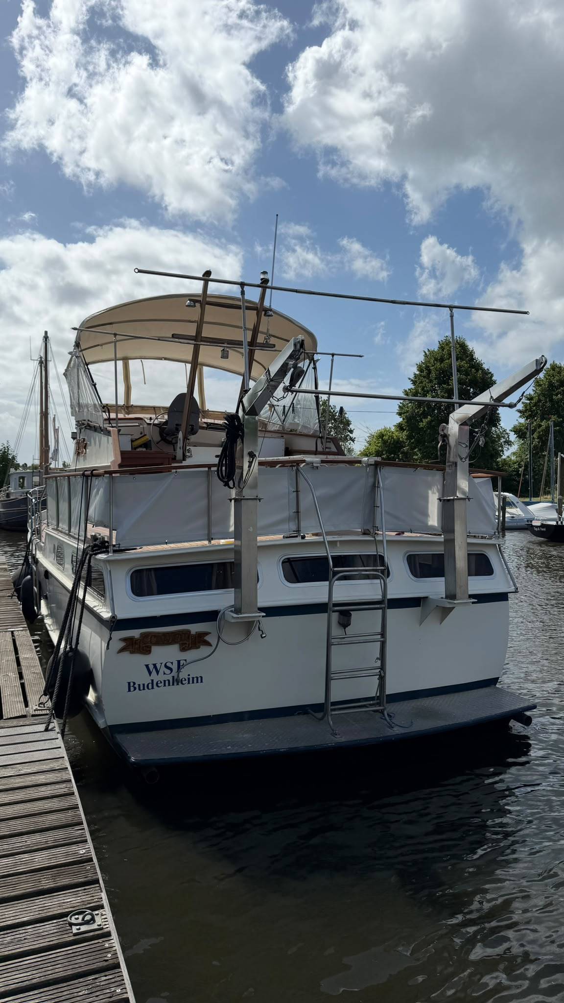 Van Der Valk 1300 Fly Bridge