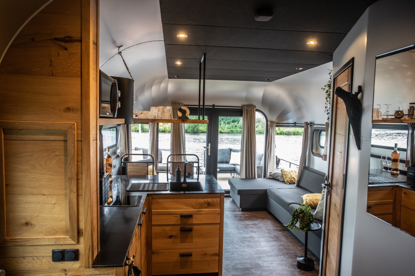 foto: 25 The Coon 1000 Houseboat