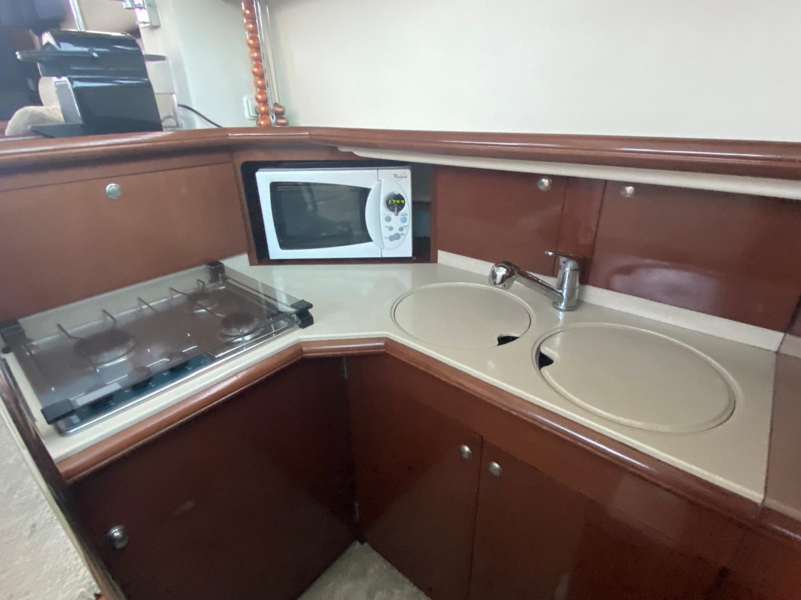 foto: 4 Jeanneau Prestige 36 Fly