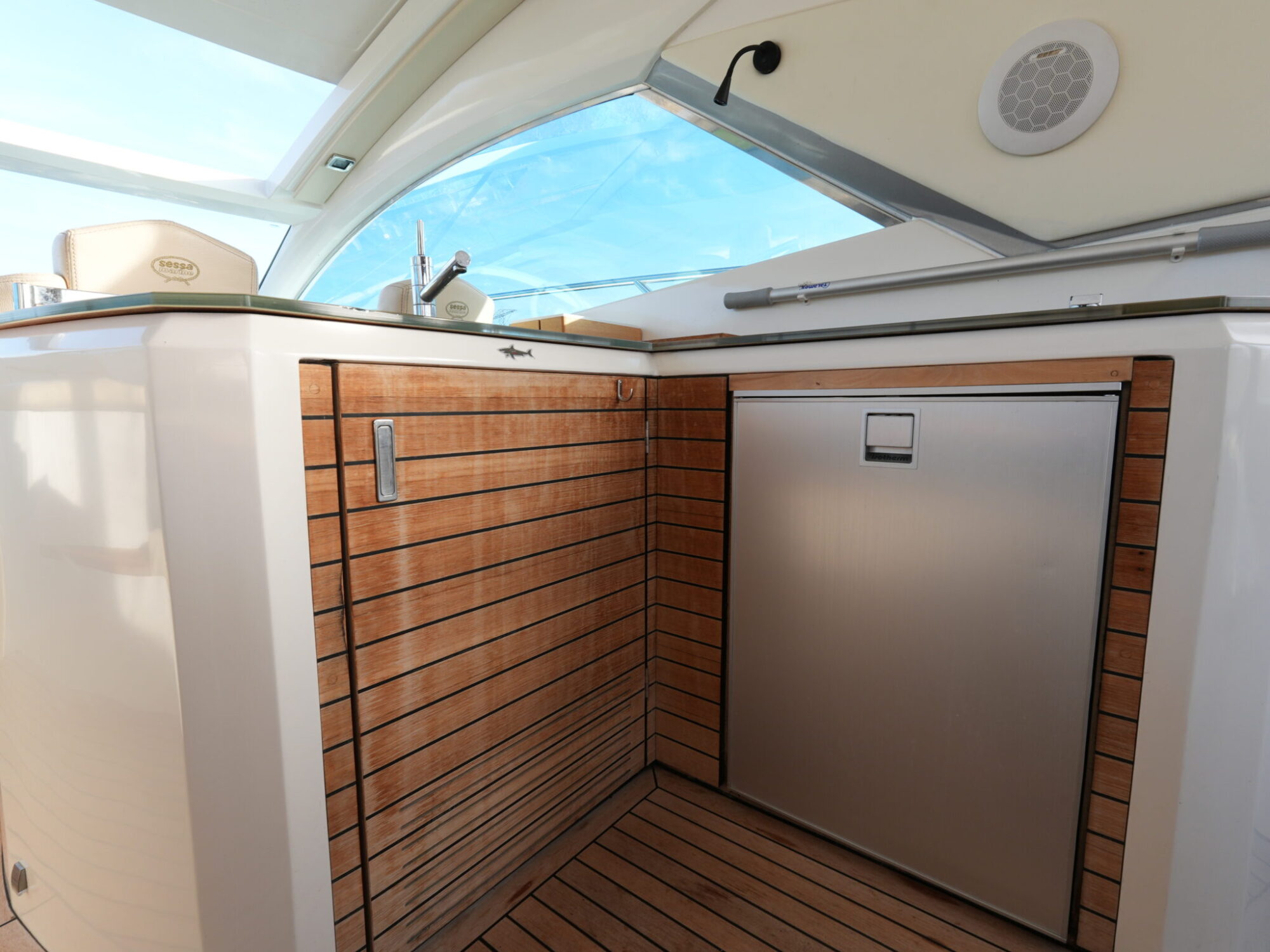 foto: 10 Sessa Sessa C46 HT IPS
