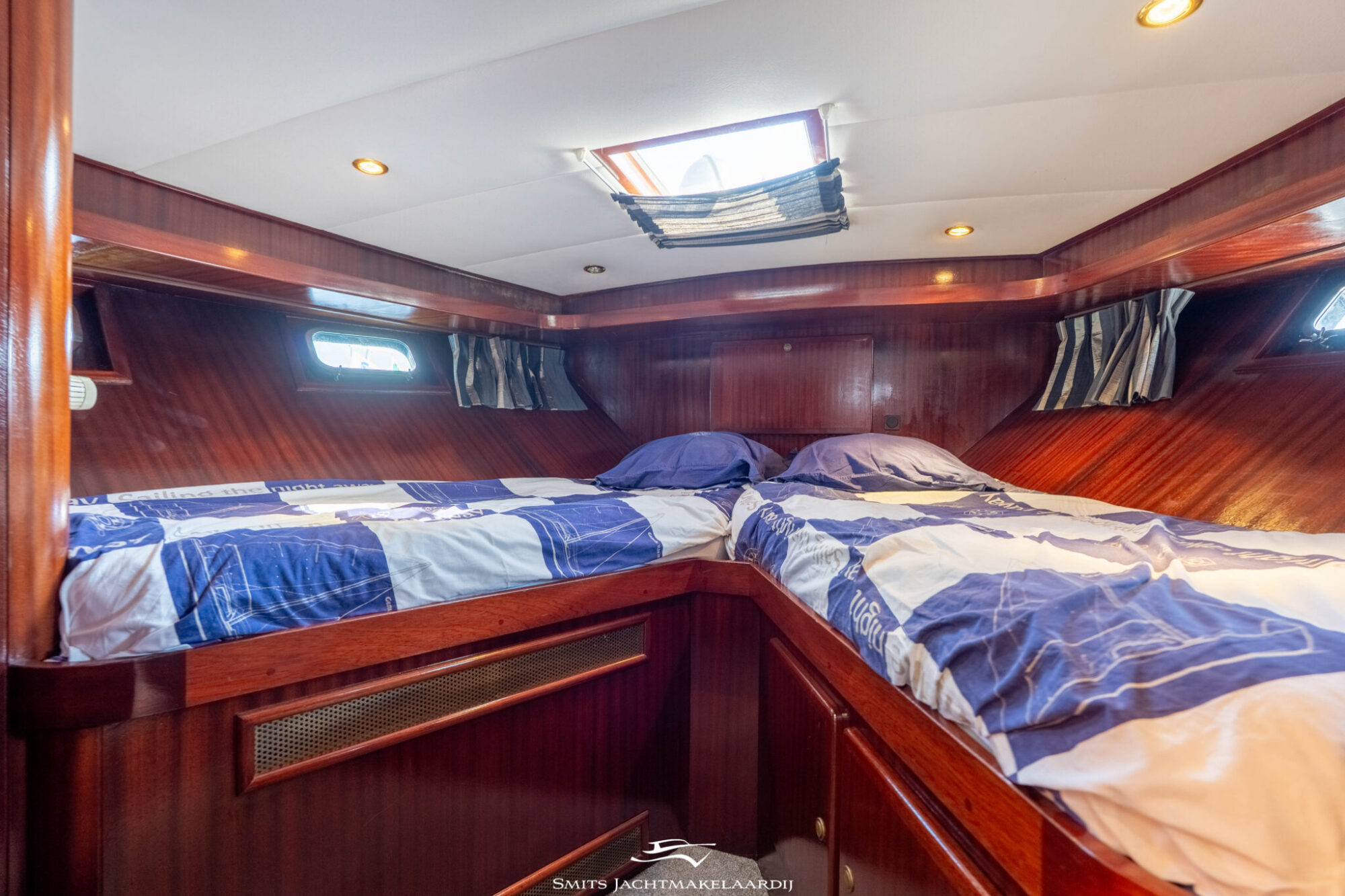 foto: 4 Van der Valk Valk Vitesse 54 Stabilizers