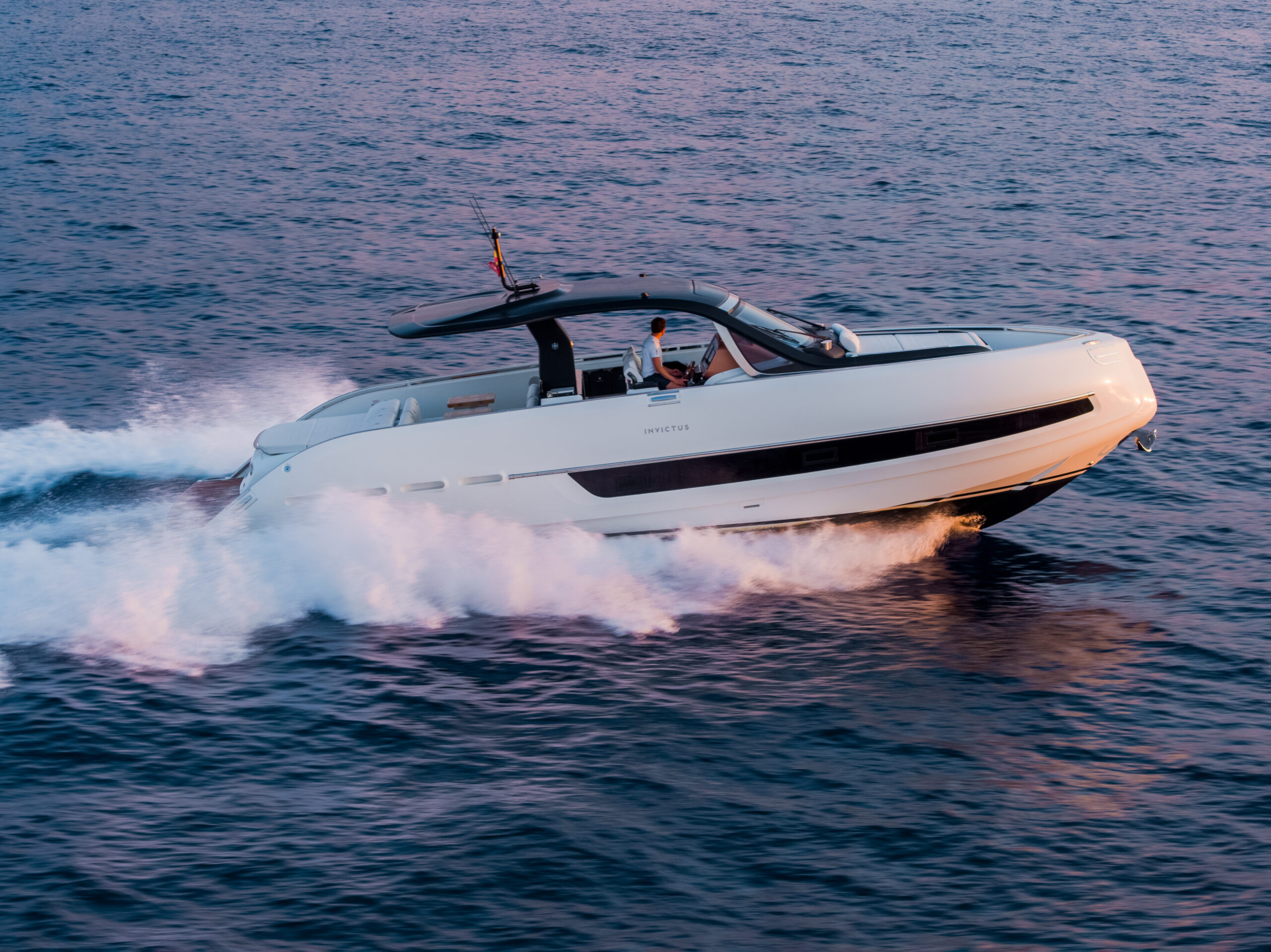 foto: 5 Invictus TT460
