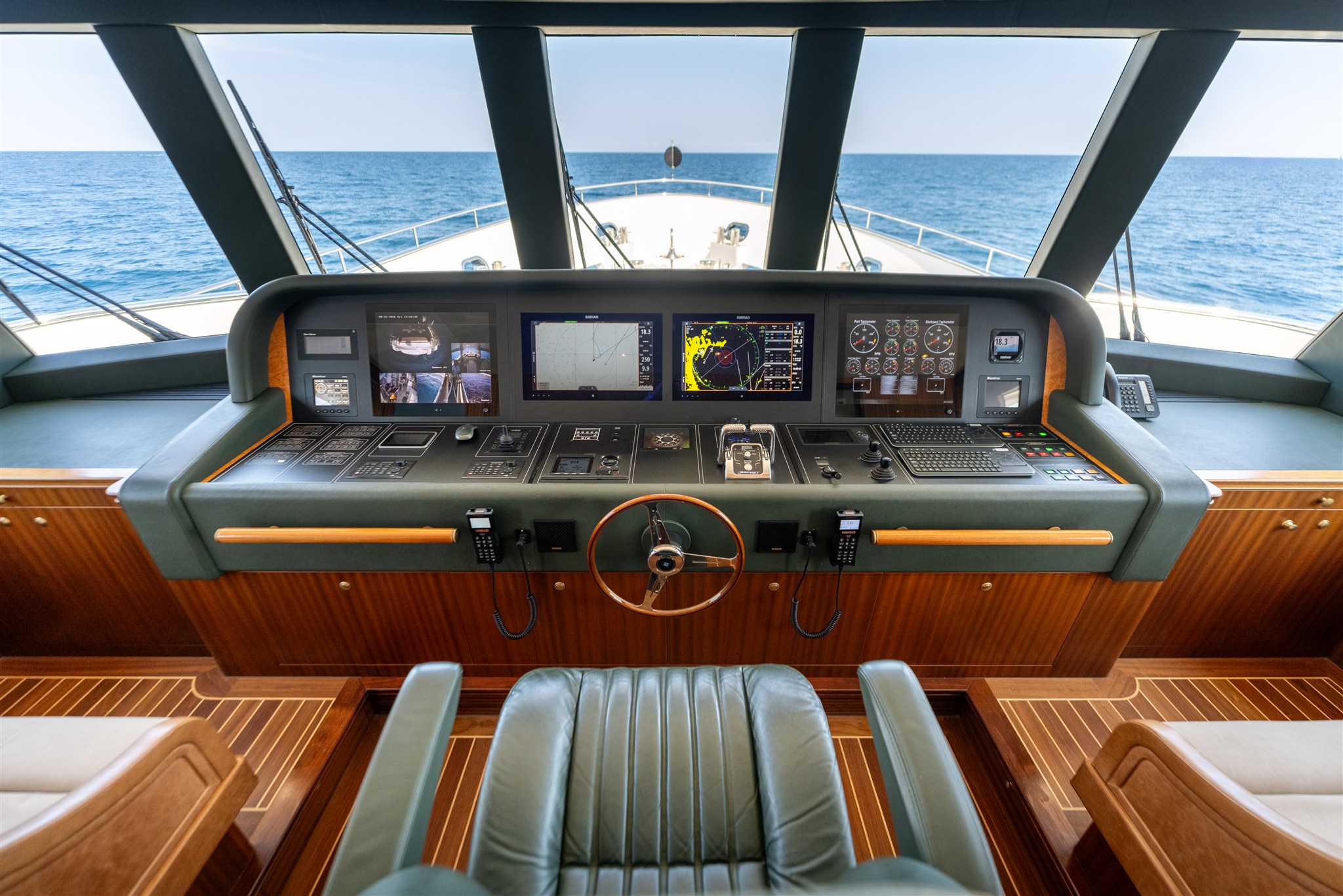 foto: 4 Van Der Valk Shipyard Custom Explorer