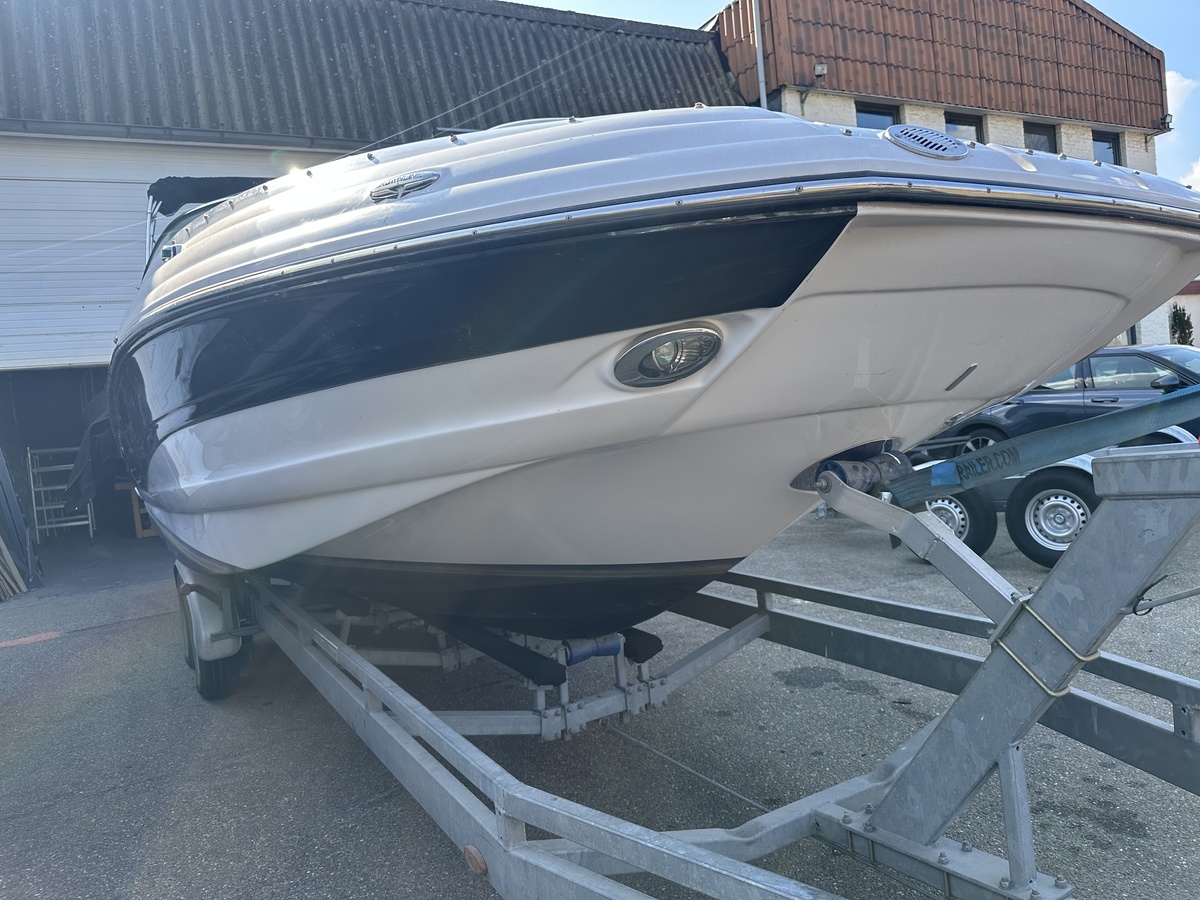 foto: 21 Crownline E6