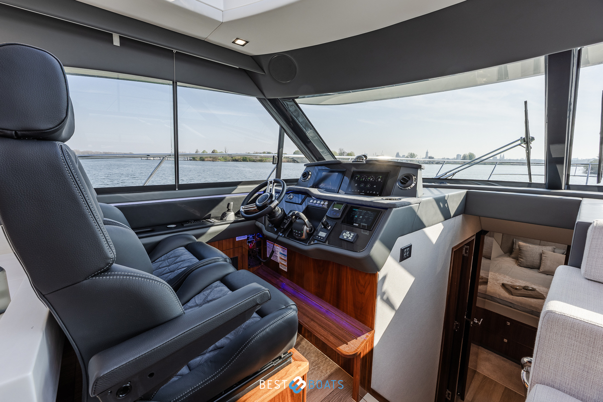 foto: 5 Riviera 4600 SPORT YACHT-PLATINUM EDITION