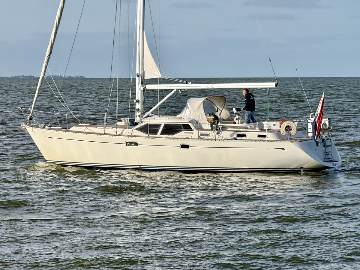 foto: 4 Oyster 45 Deck Saloon