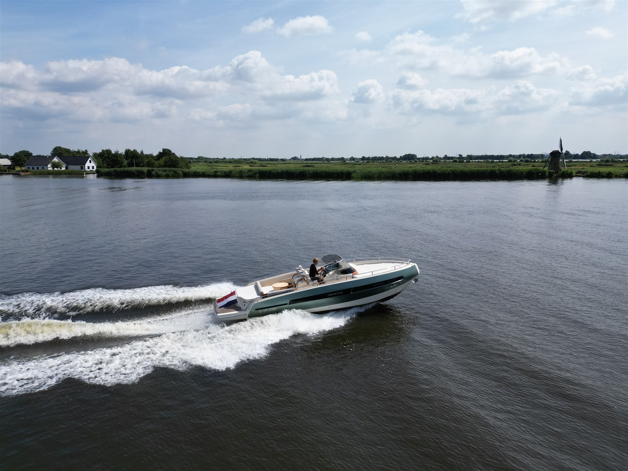 foto: 4 Invictus GT 280