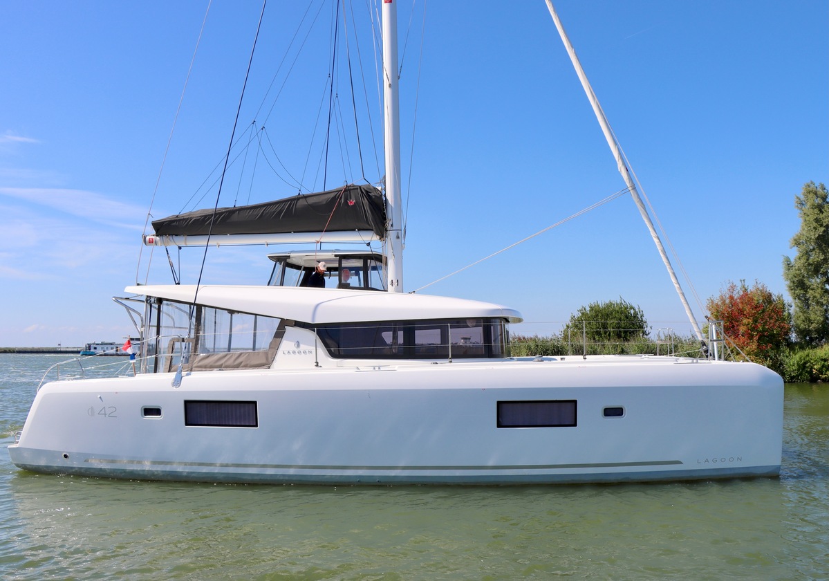 Lagoon 42 Full specs