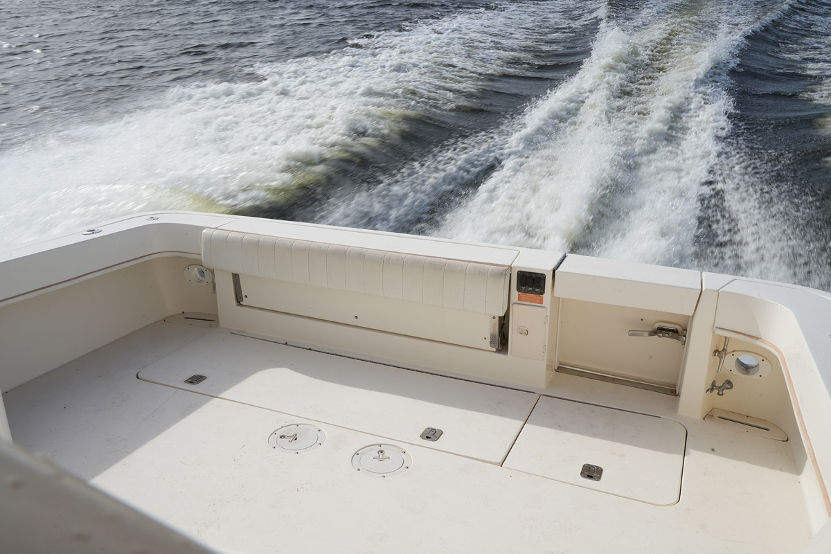 foto: 5 Sea Ray 330 Express Cruiser