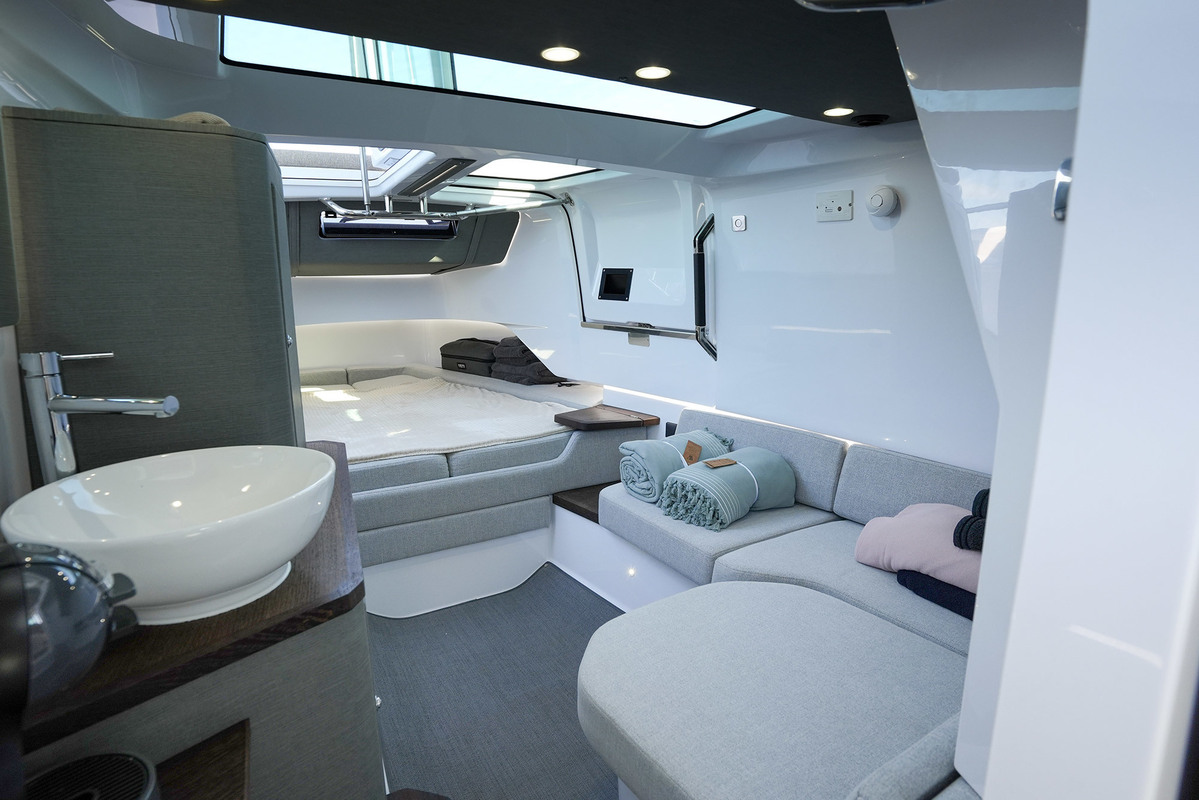 foto: 5 Axopar  37 XC Cross Cabin Mediterrana Edition