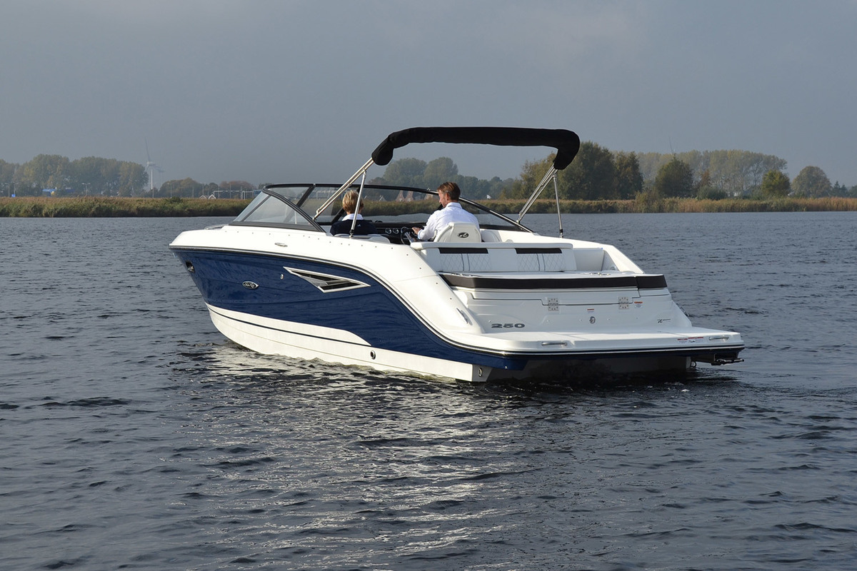 foto: 4 Sea Ray Sun Sport 250