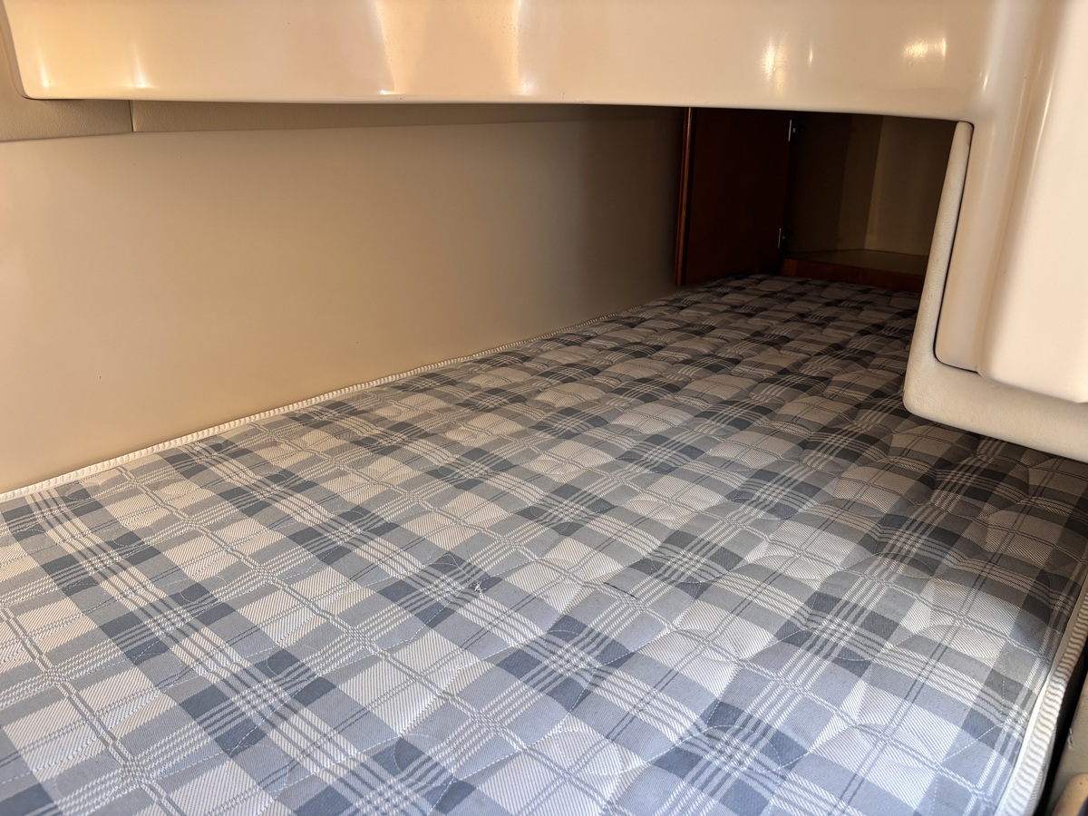 foto: 23 Rodman  30 Cruiser Flybridge 