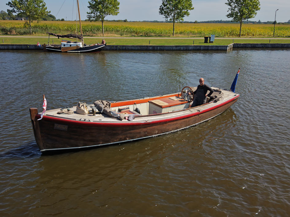 foto: 4 ex Marine Motorsloep 30