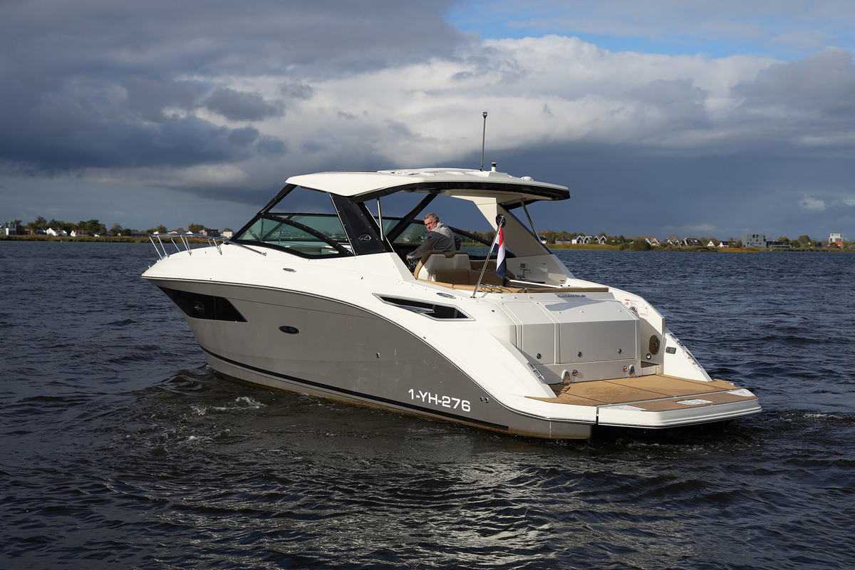 foto: 4 Sea Ray Sundancer 320