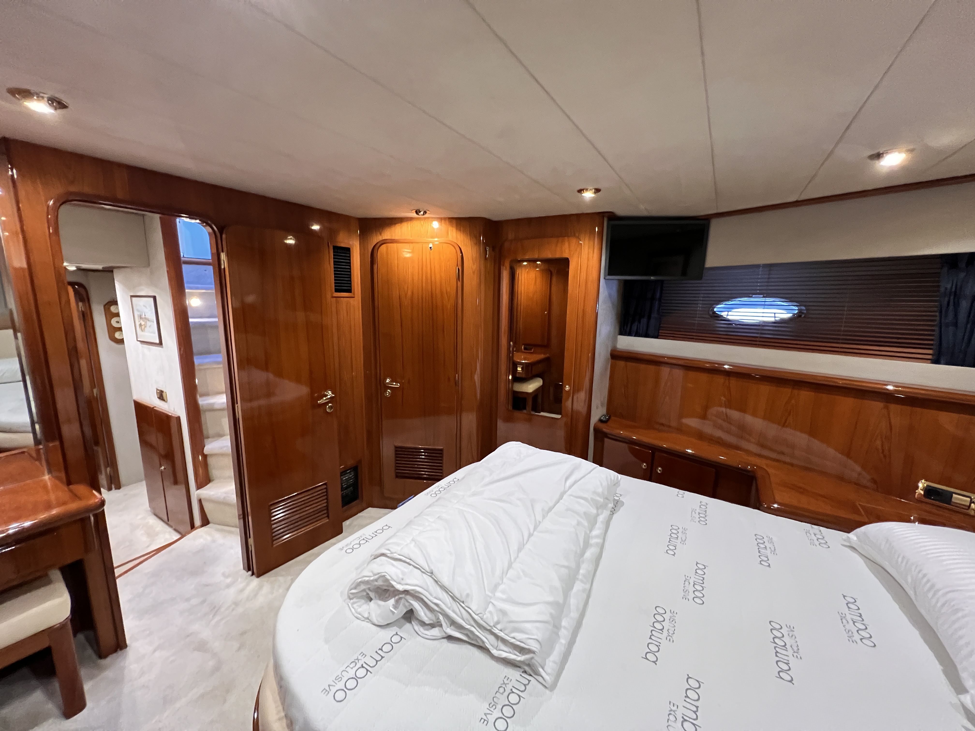 foto: 33 Monte Fino 64 ( varend woonschip )