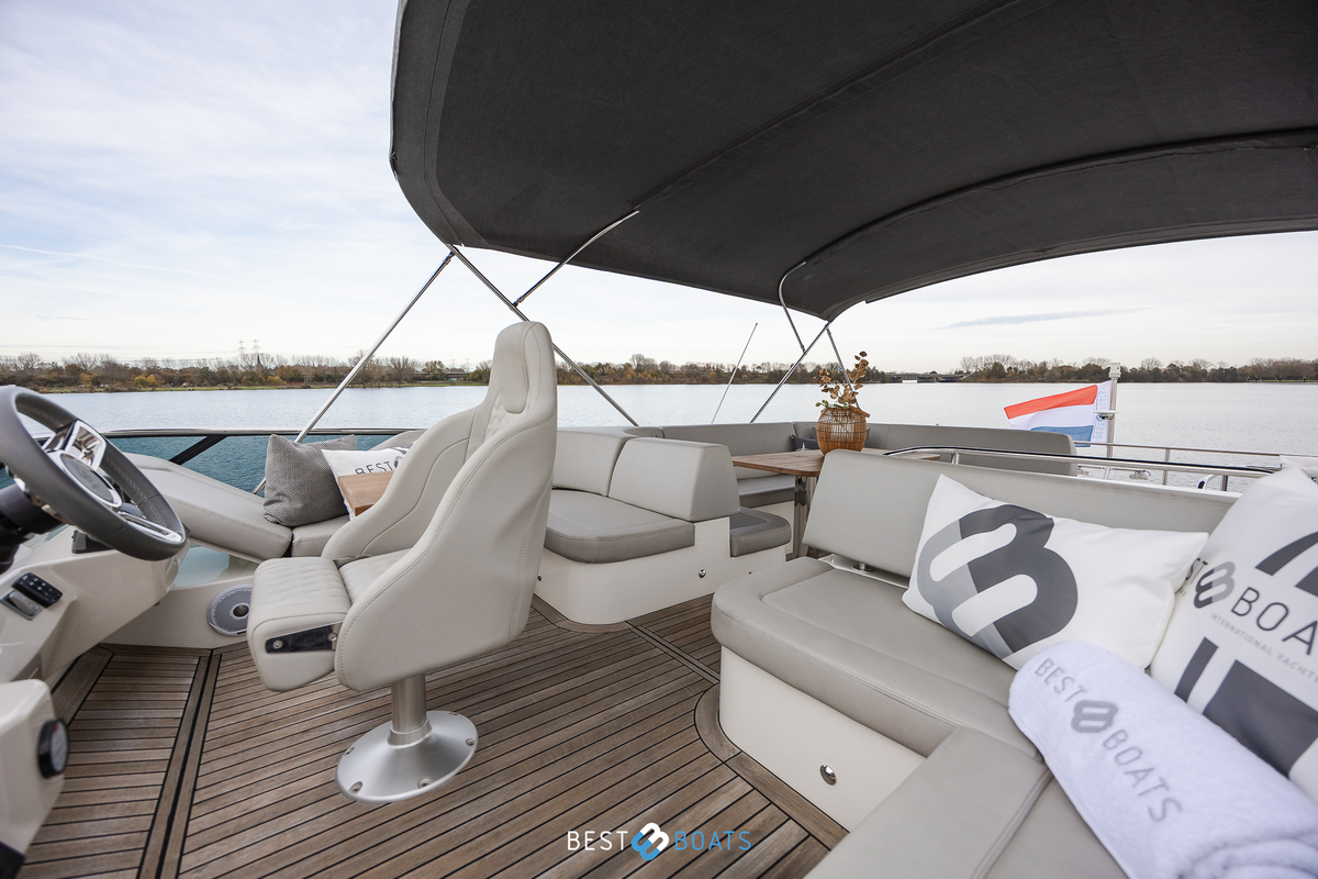 foto: 5 Absolute  Navetta 52