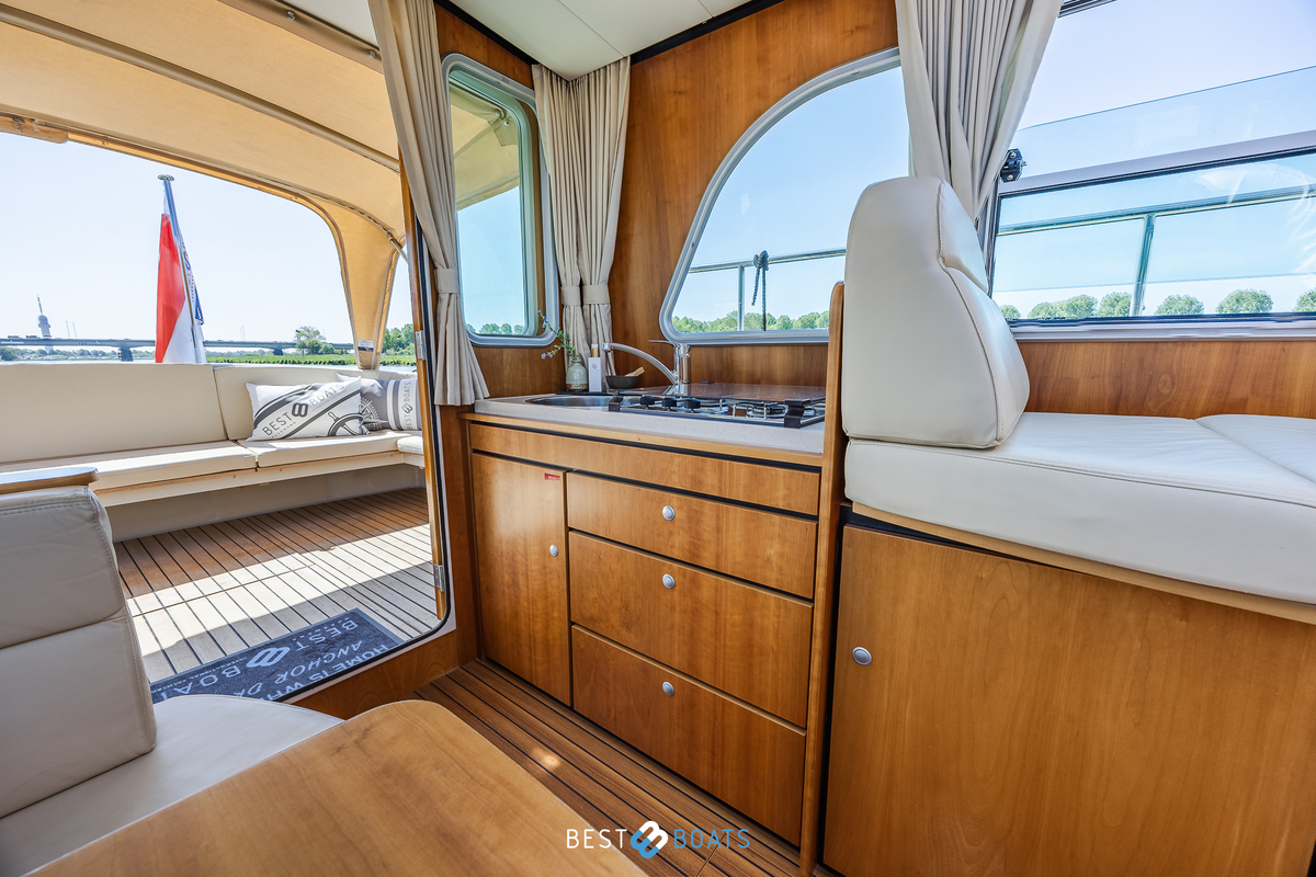 foto: 4 Linssen Grand Sturdy 29.9 Sedan 
