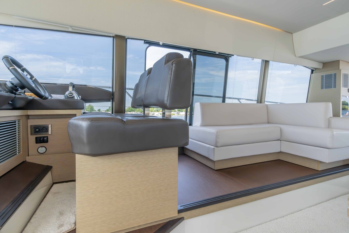 foto: 4 Jeanneau  Prestige 520 Fly