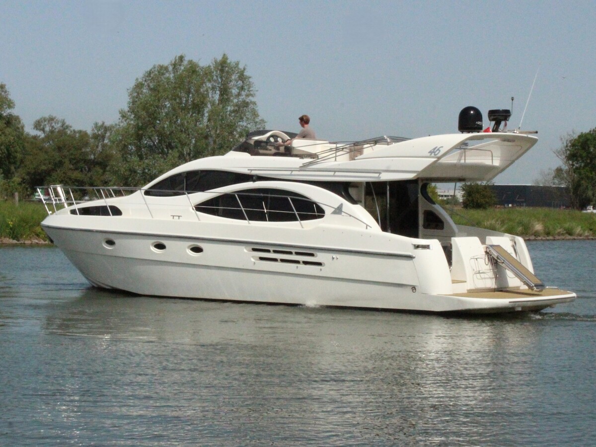 foto: 6 Azimut 46 Fly
