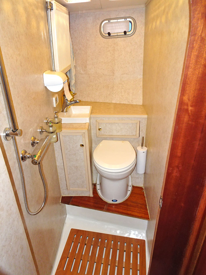 foto: 5 Trawlerjacht 48, zeegaand