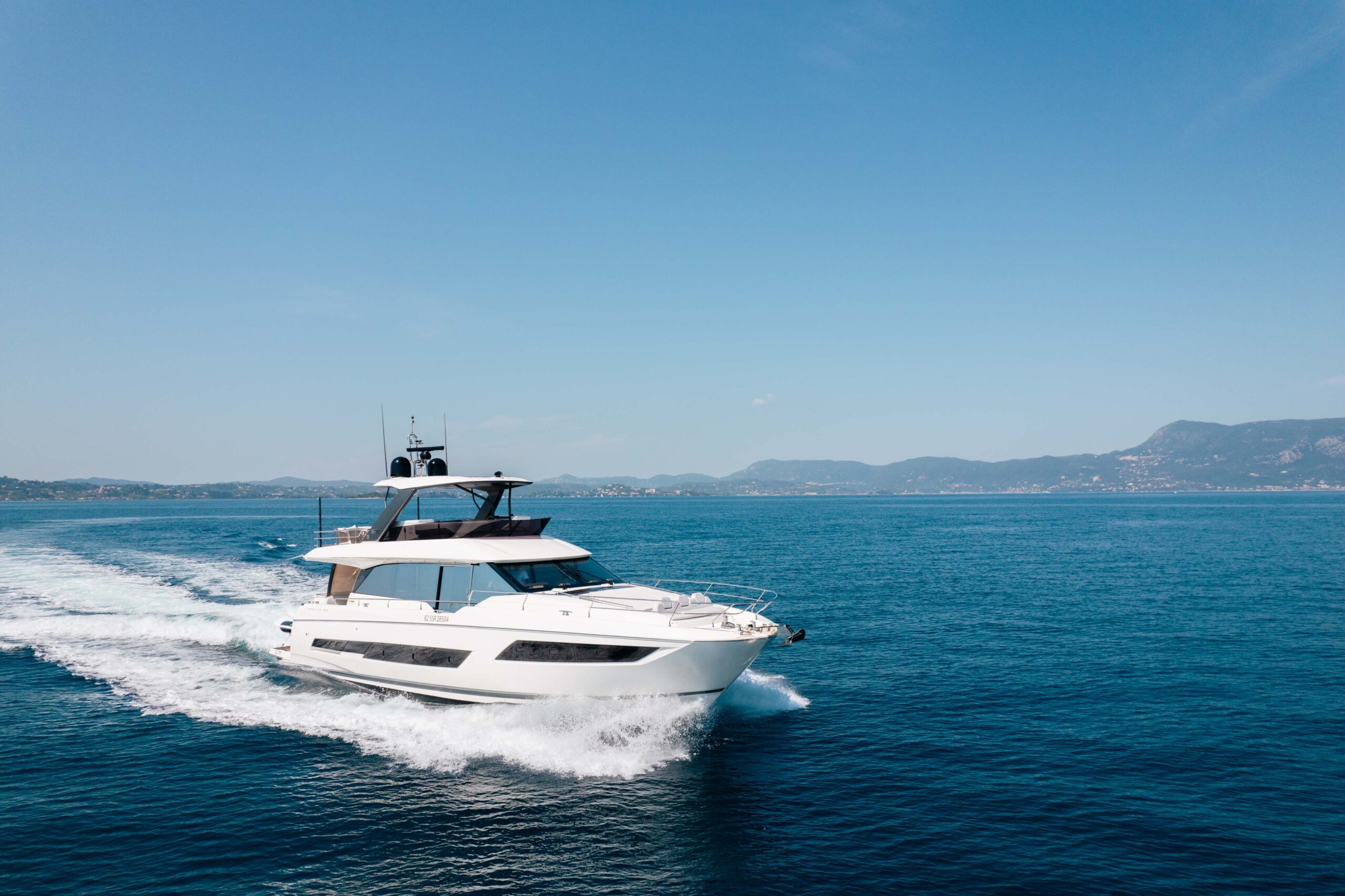 foto: 7 Prestige 690 flybridge