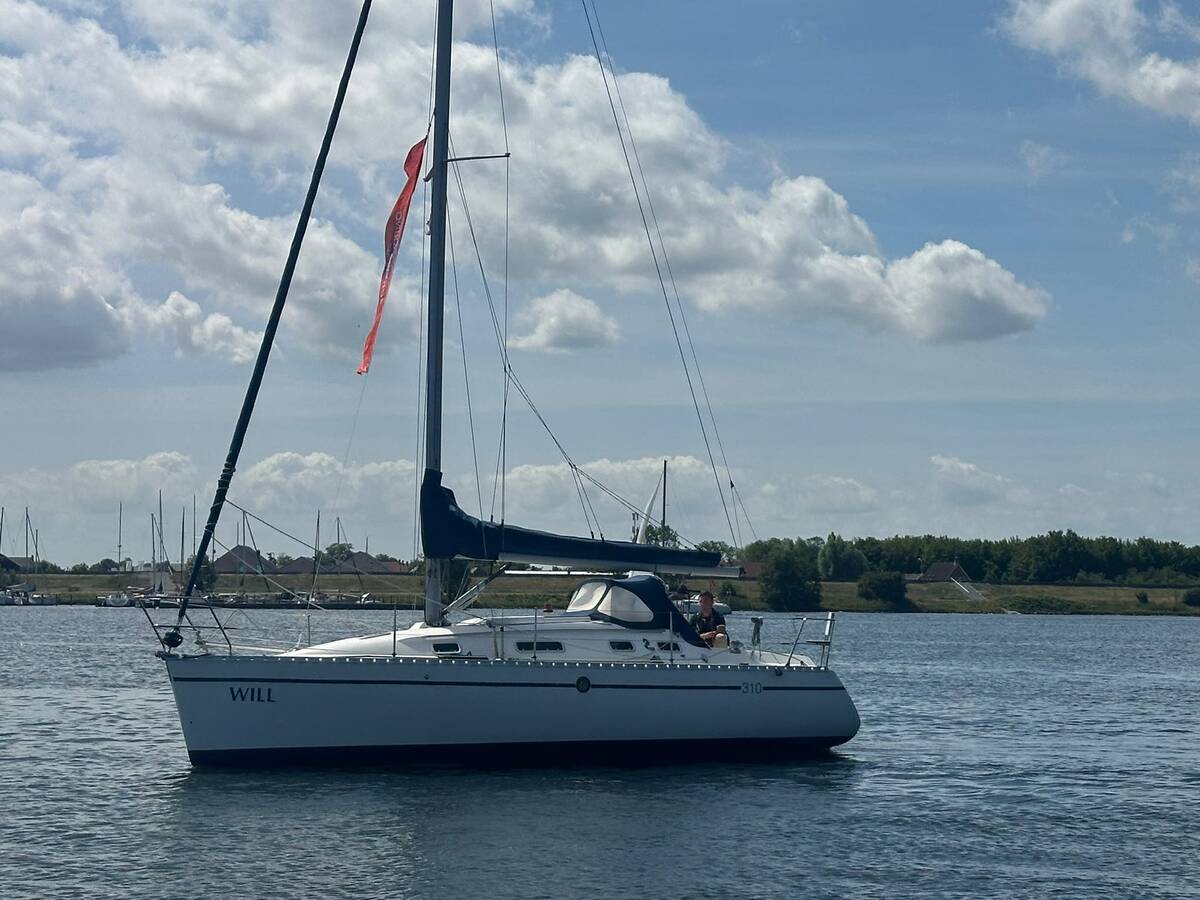 foto: 5 Beneteau First 310