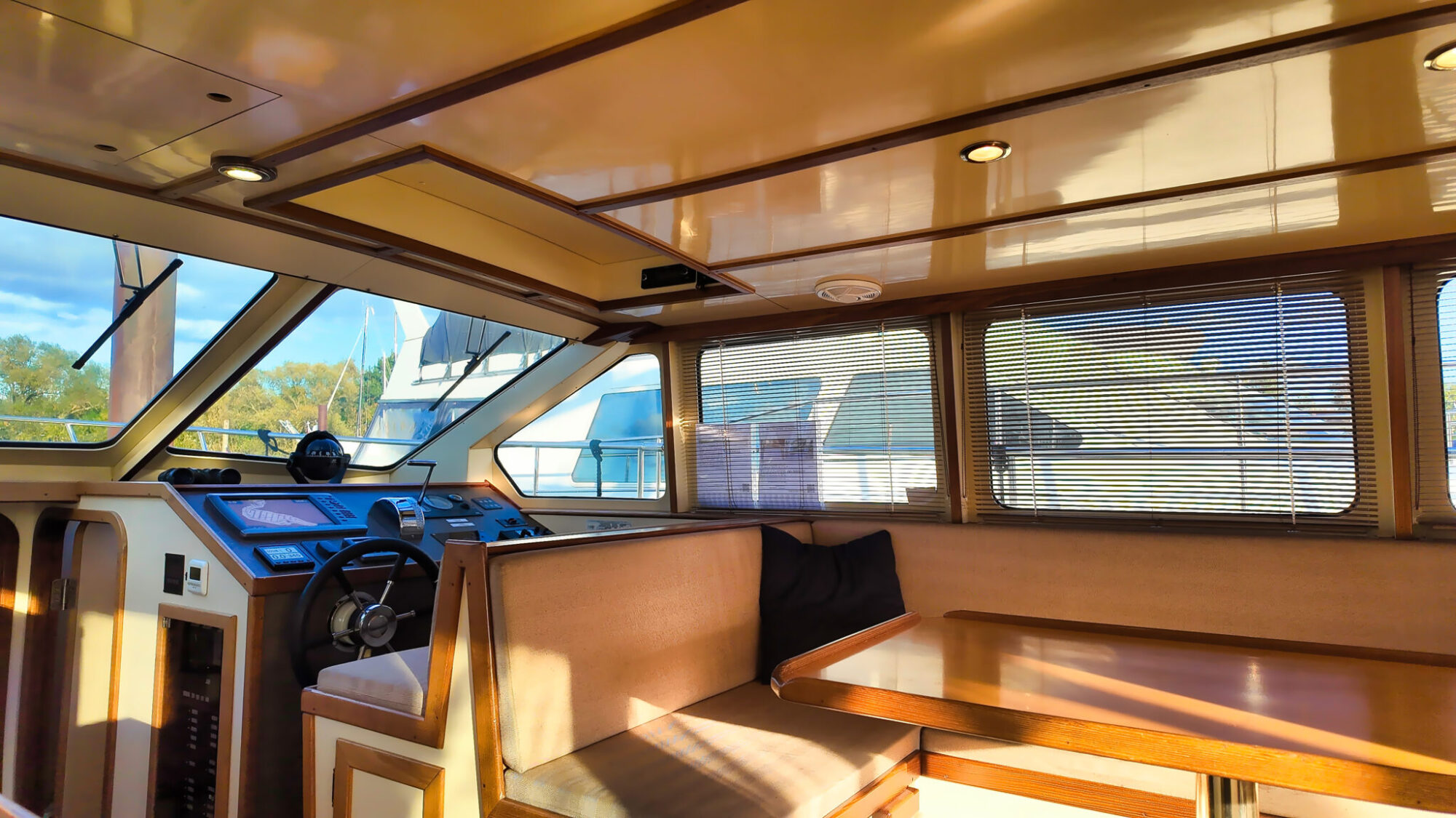 foto: 4 Bruce Roberts Bruce Roberts Euro 12.00 Flybridge