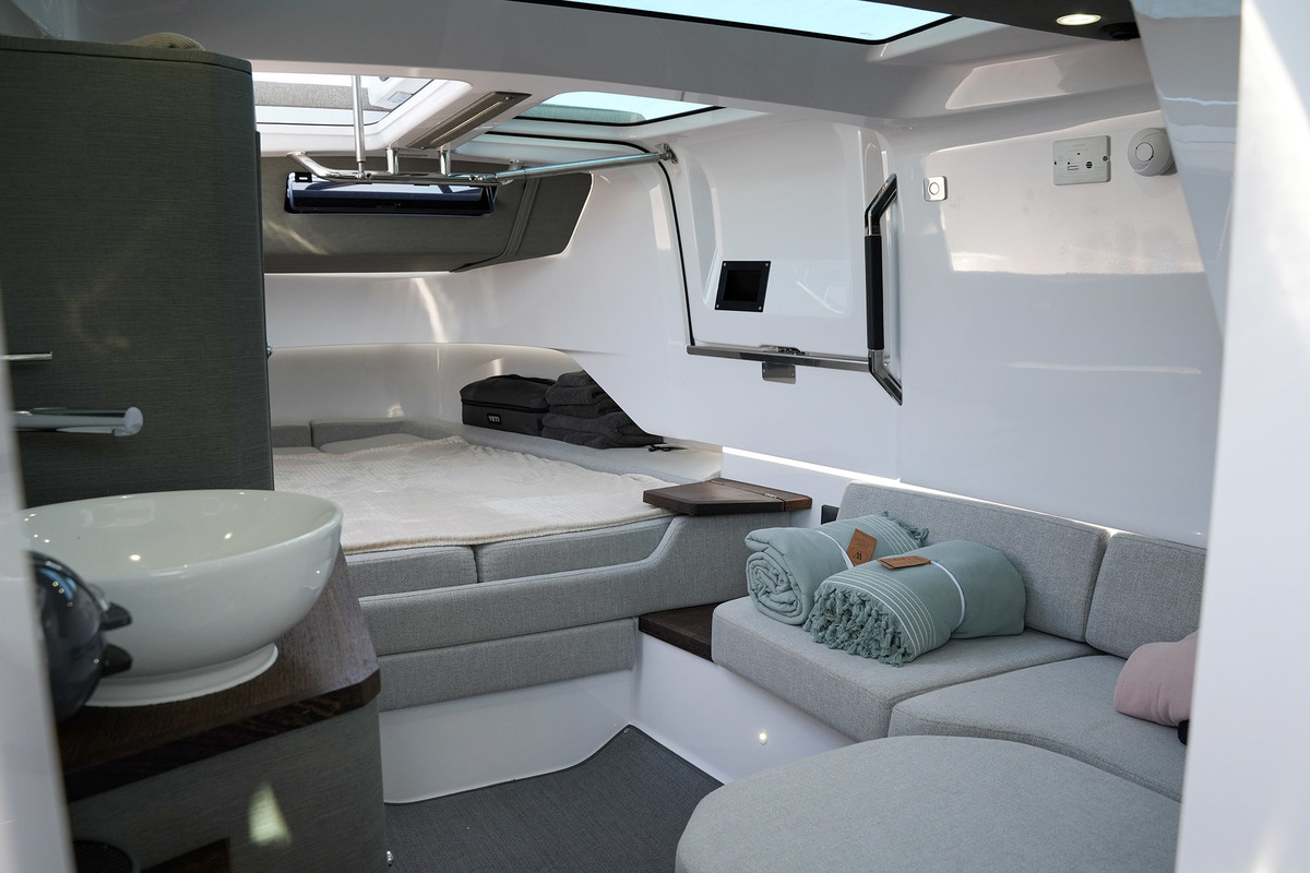 foto: 5 Axopar  37 XC Cross Cabin Mediterrana Edition