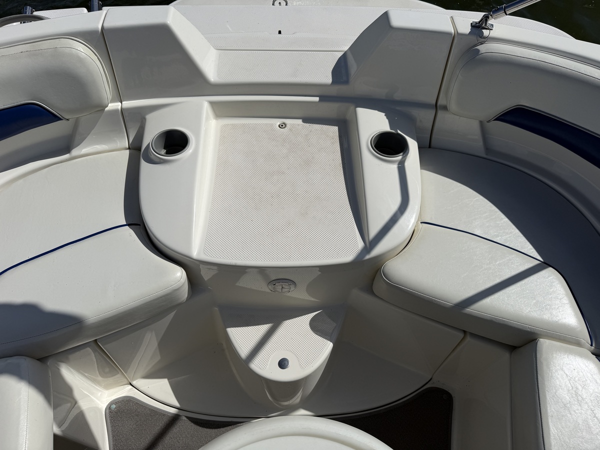 foto: 6 Bayliner 219 SD