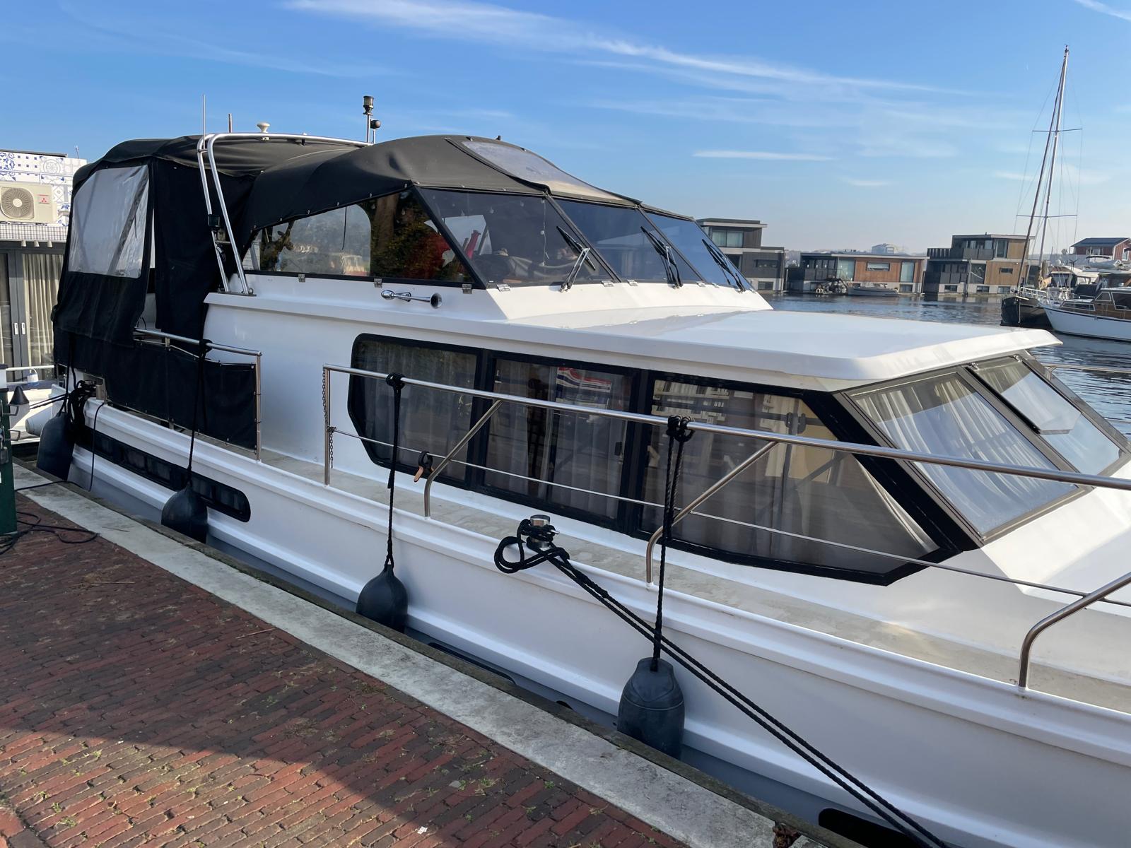 foto: 21 Valk  Voyager ( Woonboot )