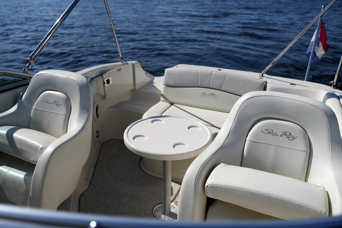 foto: 4 Sea Ray 220 Sundeck